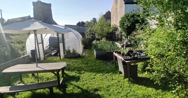 What a lovely evening in our garden. Tonight we enjoyed watering the garden, our weekly Drama session and we made some homemade Nachos with donated Tortillas from @aldiuk 
Join us tomorrow for more activities.  This week there will be free ice lollies for everyone that comes in.