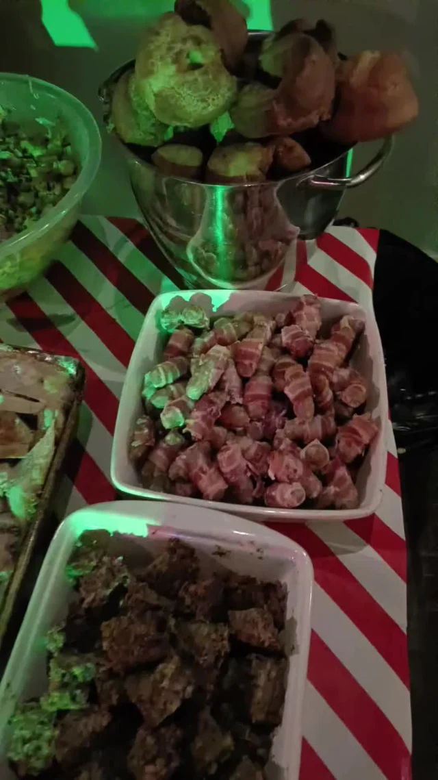 Absolutely delicious Christmas dinner this afternoon at Dr Mz HQ to round off the year. 
A massive thank you to @joansquibs for donating the veg and pudding. We really appreciate your kindness. 
Merry Christmas to all our young people and we will see you in the new year. 
🎄⭐