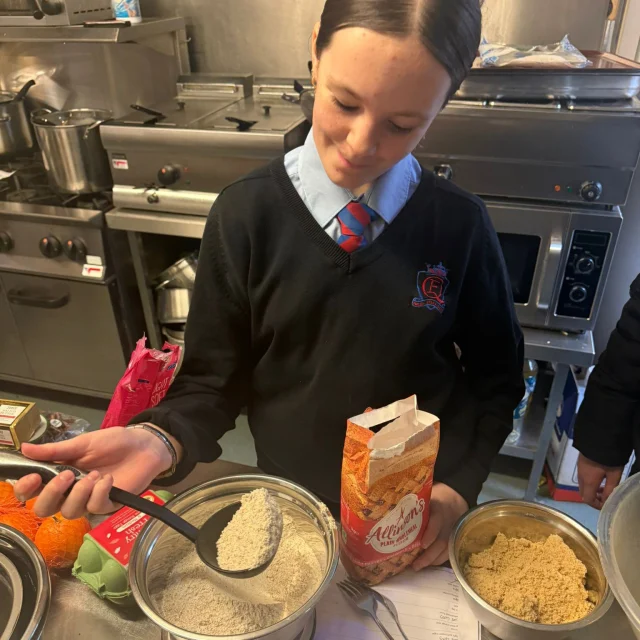 Lots of activity last night at Dr Mz! We made orange and sultana oat cookies, Easter rice crispy cake, did lots of mindfulness colouring and started writing our funding bid for StreetGames with our peer mentors. Phew, what a busy night!